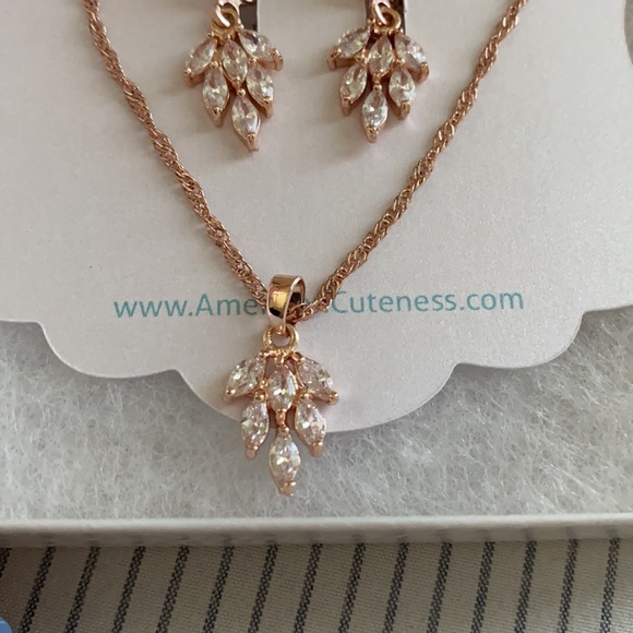Rose gold earring and necklace set - Picture 3 of 3